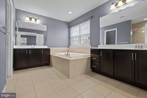 Bath - 13001 Arya Dr, Brandywine, MD 20613 photo 2 of 3