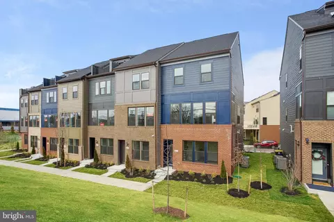 4833 Vista Green Ln, Lanham, MD 20706