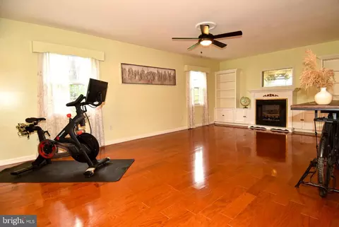 Living - 2806 Farris Ln, Bowie, MD 20715 photo 3 of 8