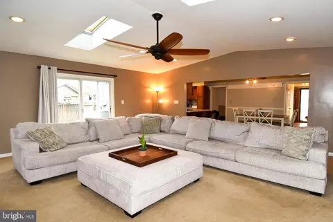 Living - 2806 Farris Ln, Bowie, MD 20715 photo 7 of 8