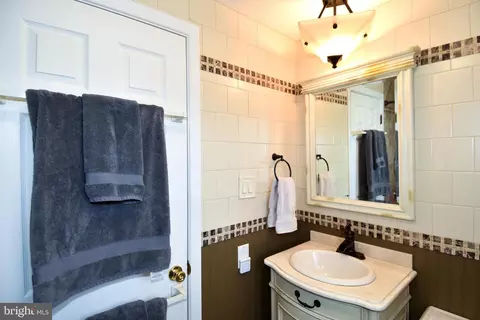 Bath - 2806 Farris Ln, Bowie, MD 20715 photo 5 of 5