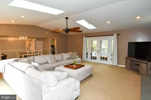 Living - 2806 Farris Ln, Bowie, MD 20715 photo 8 of 8