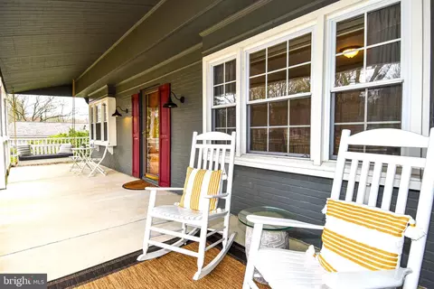 Exterior - 2806 Farris Ln, Bowie, MD 20715 photo 4 of 11