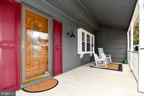 Exterior - 2806 Farris Ln, Bowie, MD 20715 photo 6 of 11