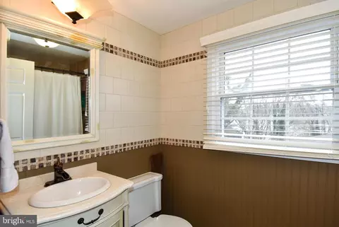 Bath - 2806 Farris Ln, Bowie, MD 20715 photo 4 of 5