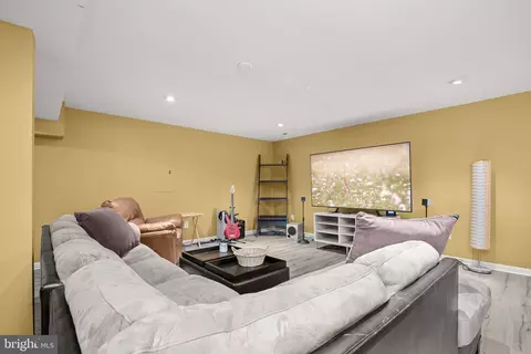Living - 9335 Copernicus Dr, Lanham, MD 20706 photo 7 of 8