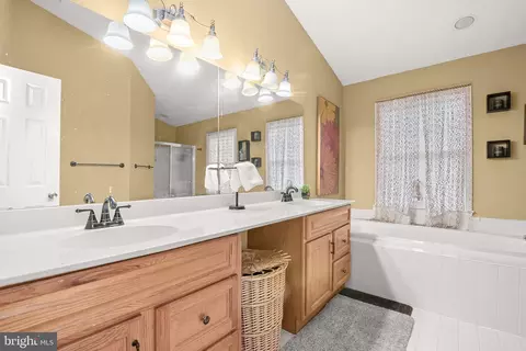 Bath - 9335 Copernicus Dr, Lanham, MD 20706 photo 2 of 6