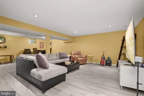 Living - 9335 Copernicus Dr, Lanham, MD 20706 photo 6 of 8