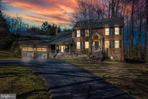 5701 Kenfield Ln, Marlboro, MD 20772