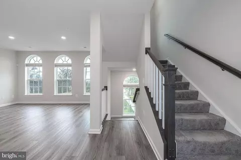 Entry Way - 5518 Lanteen St, Lanham, MD 20706 photo 3 of 5