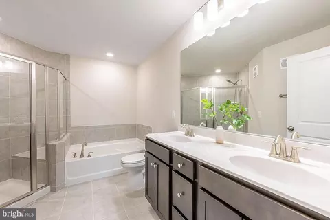 Bath - 5518 Lanteen St, Lanham, MD 20706 photo 2 of 4