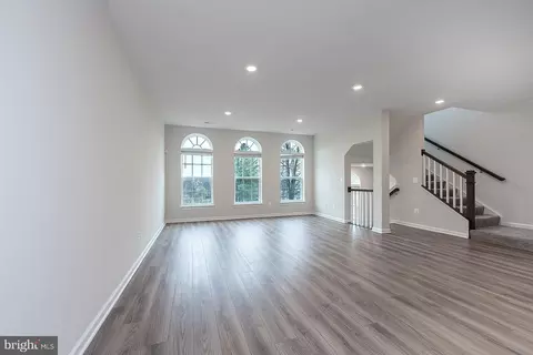 Living - 5518 Lanteen St, Lanham, MD 20706 photo 1 of 3