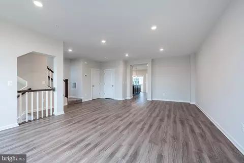 Living - 5518 Lanteen St, Lanham, MD 20706 photo 2 of 3