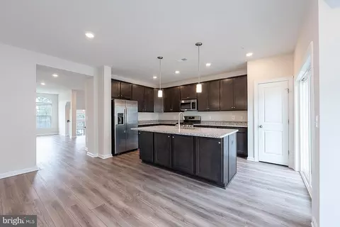 Kitchen - 5518 Lanteen St, Lanham, MD 20706 photo 3 of 8