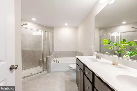 Bath - 5518 Lanteen St, Lanham, MD 20706 photo 3 of 4
