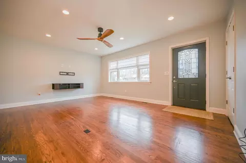 Living - 9701 Massie Dr, Clinton, MD 20735 photo 4 of 4