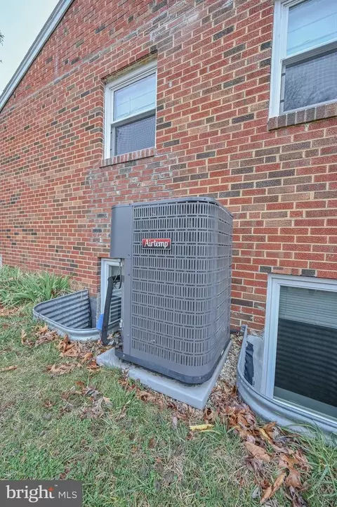 Exterior - 9701 Massie Dr, Clinton, MD 20735 photo 6 of 10