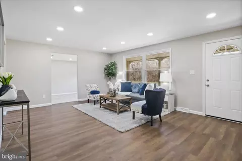 Living - 6402 Cipriano Rd, Lanham, MD 20706 photo 5 of 7