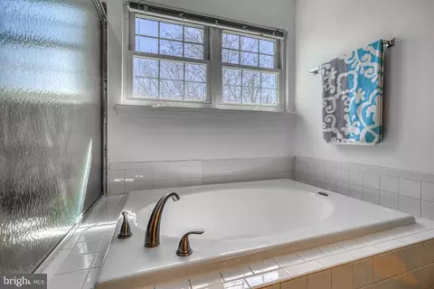 Bath - 10406 Libation Ct, Clinton, MD 20735 photo 8 of 13