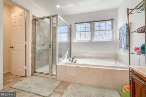 Bath - 10406 Libation Ct, Clinton, MD 20735 photo 7 of 13