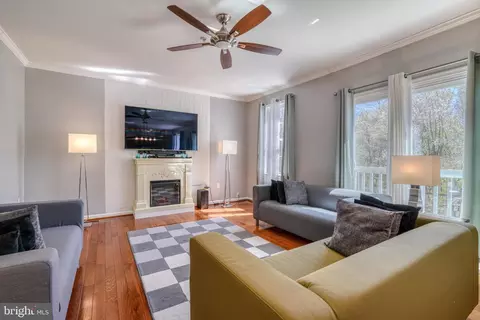Living - 10406 Libation Ct, Clinton, MD 20735 photo 4 of 8