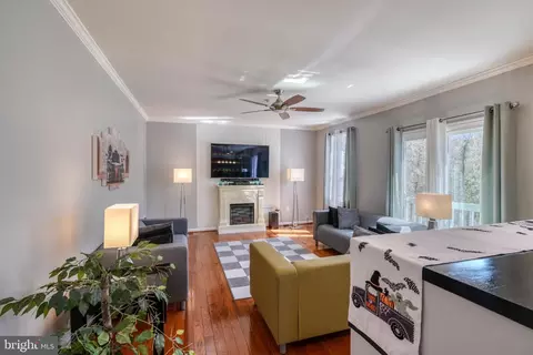 Living - 10406 Libation Ct, Clinton, MD 20735 photo 3 of 8