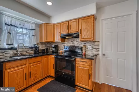 Kitchen - 10406 Libation Ct, Clinton, MD 20735 photo 2 of 6