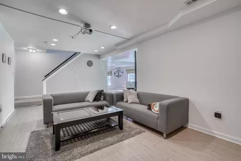 Living - 10406 Libation Ct, Clinton, MD 20735 photo 6 of 8