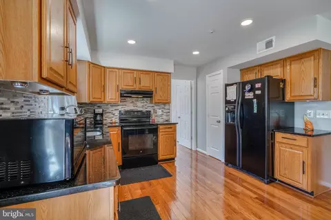 Kitchen - 10406 Libation Ct, Clinton, MD 20735 photo 3 of 6