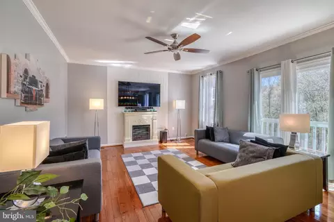 Living - 10406 Libation Ct, Clinton, MD 20735 photo 5 of 8