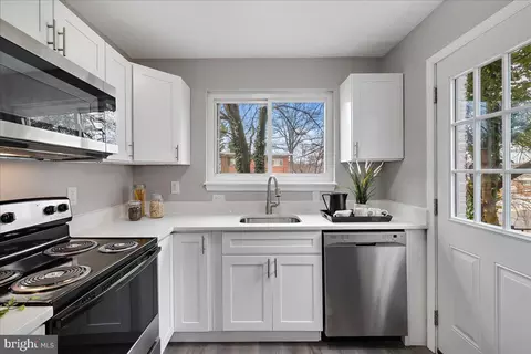 5026 Roseld Ct, Oxon Hill, MD 20745