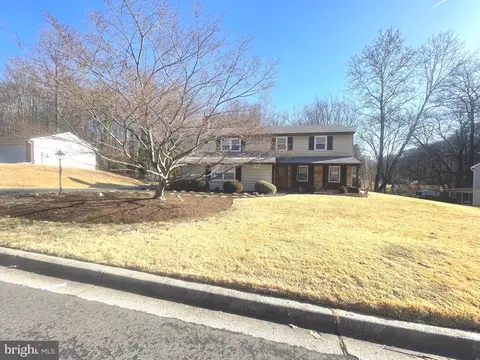 9700 Tam O Shanter Dr, Marlboro, MD 20772