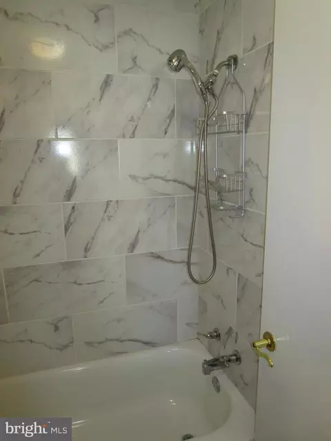 Bath - 236 Castleton Pl, Marlboro, MD 20774 photo 2 of 3