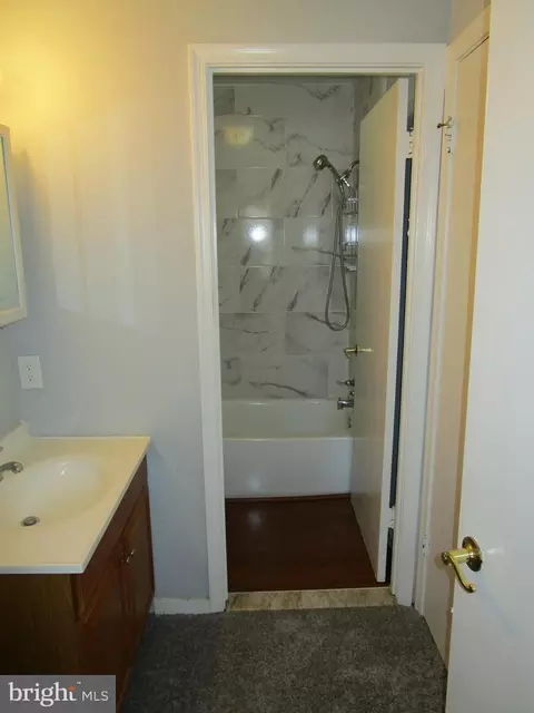 Bath - 236 Castleton Pl, Marlboro, MD 20774 photo 1 of 3