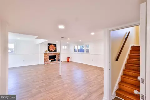 Living - 9703 David Dr, Clinton, MD 20735 photo 3 of 6