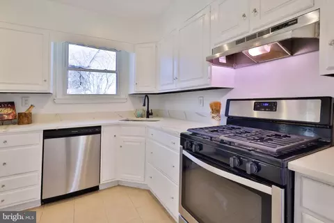 Kitchen - 9703 David Dr, Clinton, MD 20735 photo 4 of 5