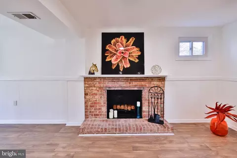 Living - 9703 David Dr, Clinton, MD 20735 photo 5 of 6