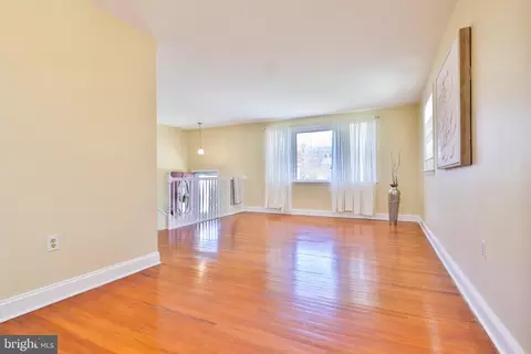 Living - 9703 David Dr, Clinton, MD 20735 photo 2 of 6