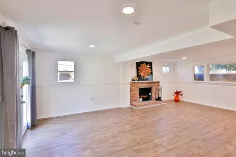 Living - 9703 David Dr, Clinton, MD 20735 photo 6 of 6