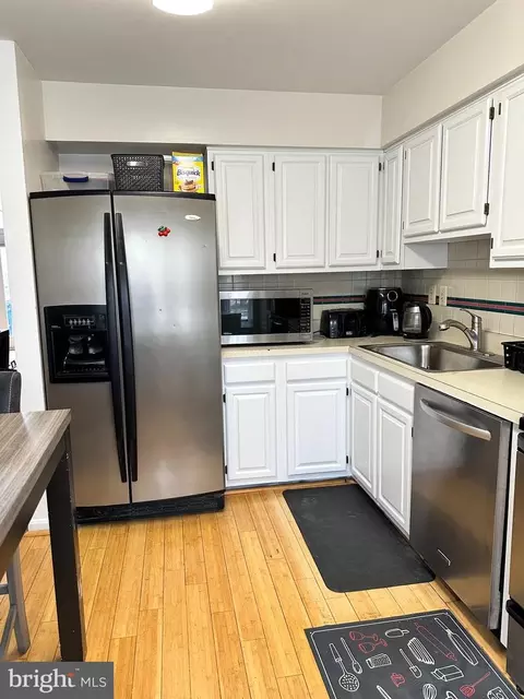 Kitchen - 15819 Erwin Ct, Bowie, MD 20716 photo 4 of 5