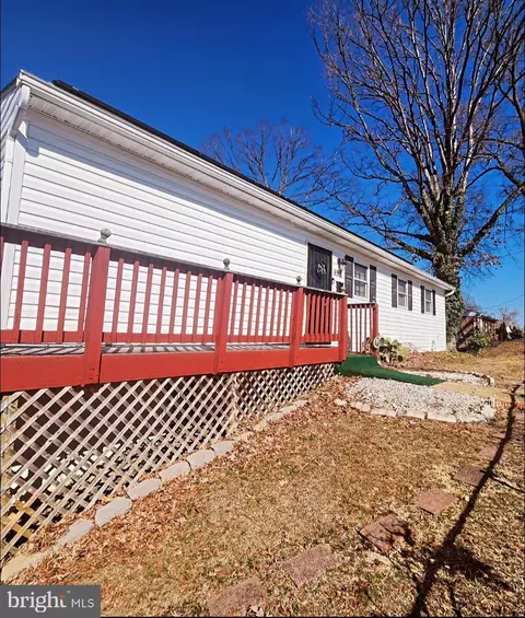 4918 Emo St, Capitol Heights, MD 20743