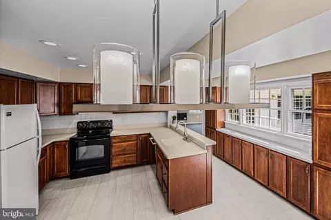 Kitchen - 12403 Cedarbrook Ln, Laurel, MD 20708 photo 3 of 8
