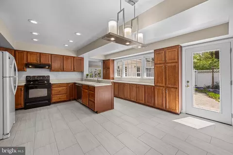 Kitchen - 12403 Cedarbrook Ln, Laurel, MD 20708 photo 2 of 8