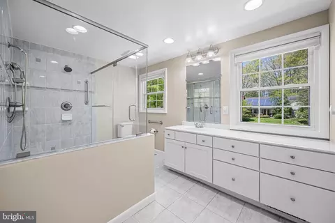 Bath - 12403 Cedarbrook Ln, Laurel, MD 20708 photo 3 of 5