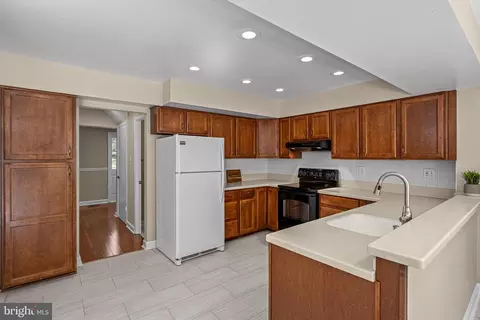 Kitchen - 12403 Cedarbrook Ln, Laurel, MD 20708 photo 7 of 8