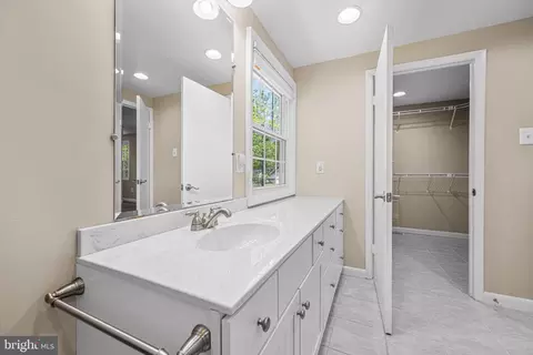 Bath - 12403 Cedarbrook Ln, Laurel, MD 20708 photo 4 of 5