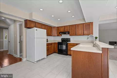 Kitchen - 12403 Cedarbrook Ln, Laurel, MD 20708 photo 5 of 8