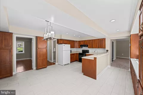 Kitchen - 12403 Cedarbrook Ln, Laurel, MD 20708 photo 6 of 8