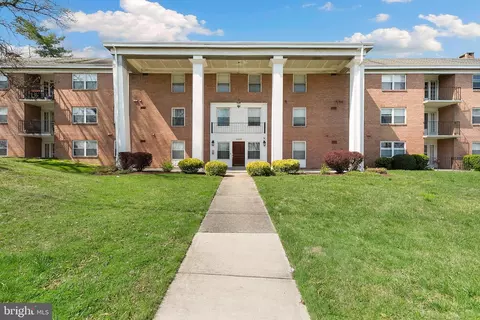 9808 47th Pl #301, College Park, MD 20740