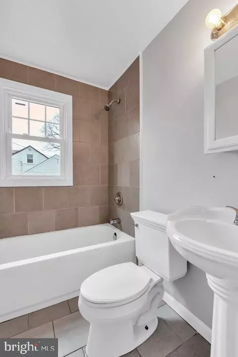 Bath - 13302 Williams Dr, Brandywine, MD 20613 photo 1 of 3